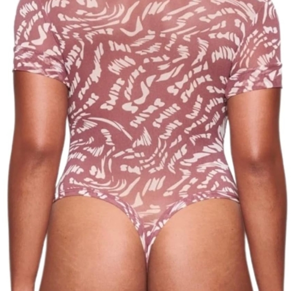 Skims raspberry swirl thong body suit nwot size xs - Picture 2 of 6